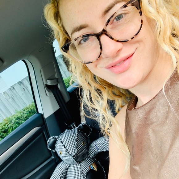 Meet your Posher - ALL OFFERS CONSIDERED - Picture 4 of 5